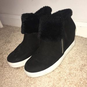 Black Wedge Sneaker Shoes With Faux Fur